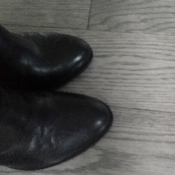 Genuine leather shoes boots by le Chateau - Picture 3 of 12